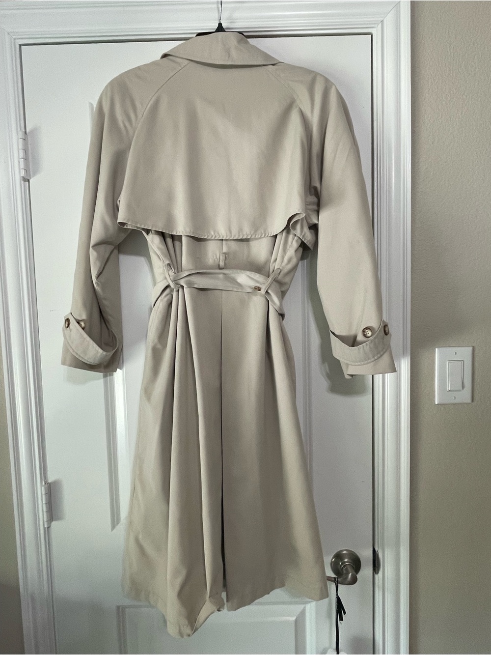 Anne Klein Women's Beige Trench Coat SZ 8 Petite - Picture 2 of 4